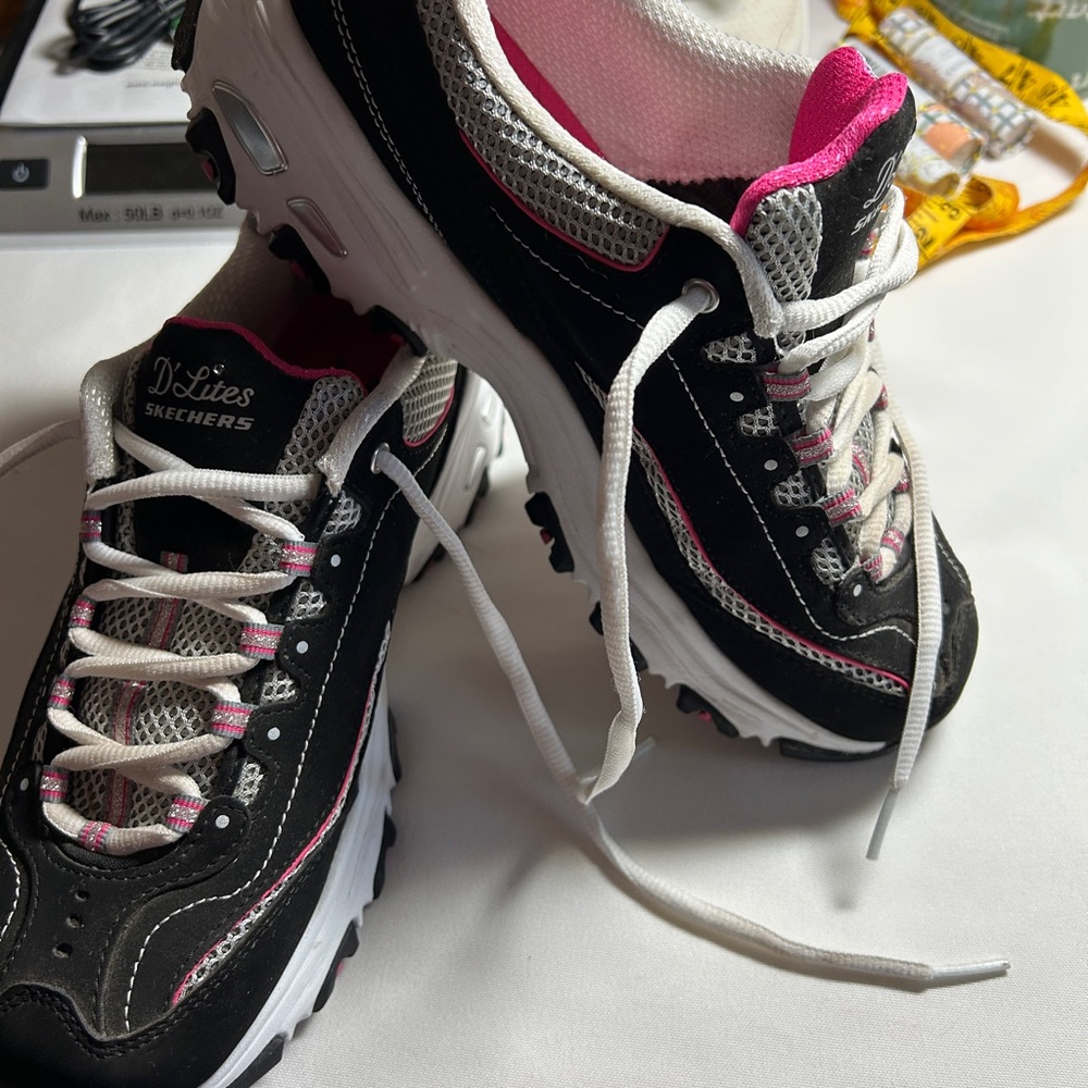 Skechers Women's Black and Pink D'Lites Sneakers